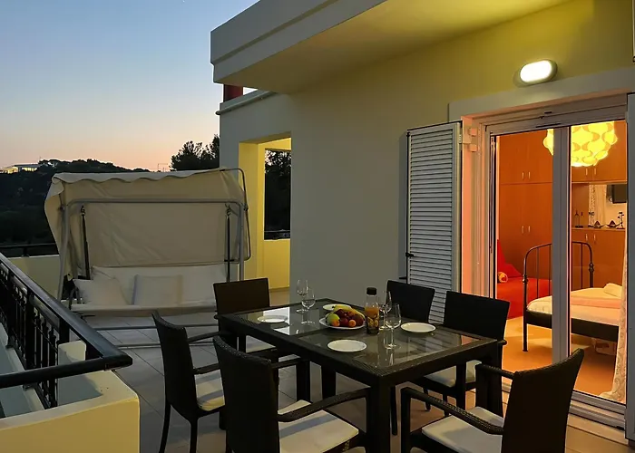 Souda Bay View With Private Pool Near Chania City