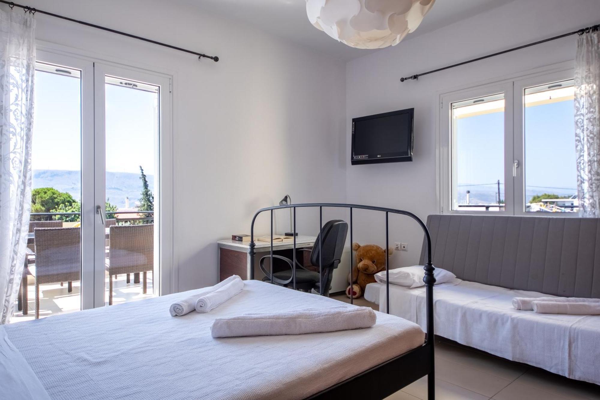 Souda Bay View With Private Pool Near Chania La Canea